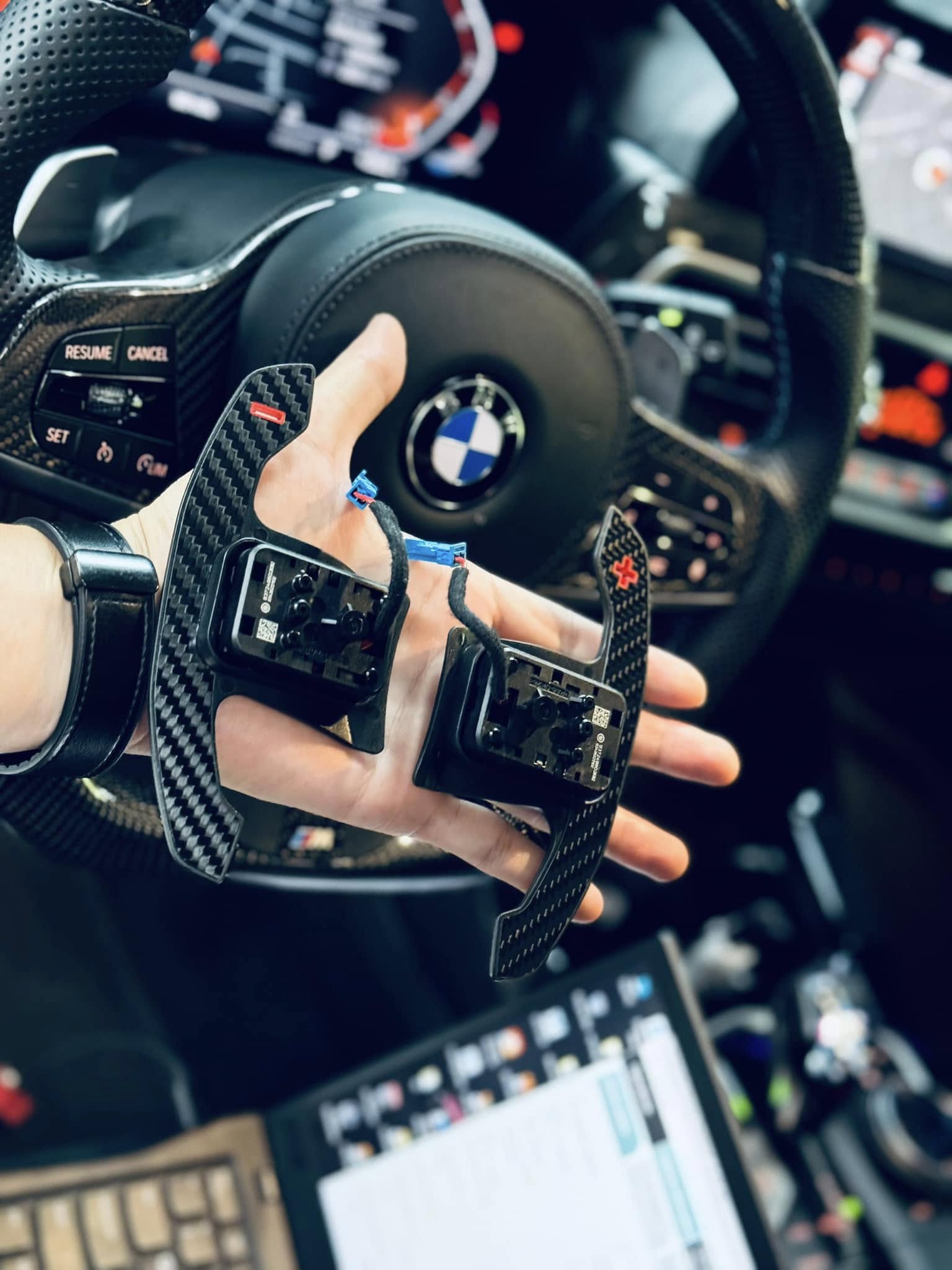 Lẫy Số Carbon Fiber Chính Hãng BMW G-Series - Image 2